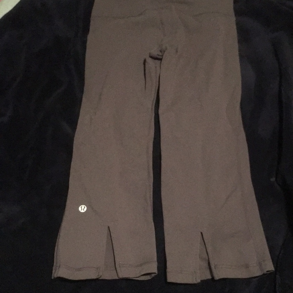 Lululemon gray pants size 4 high rise crops